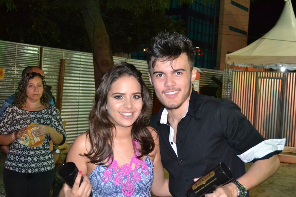 Alice Almeida e André Vale curtindo Luan Santana