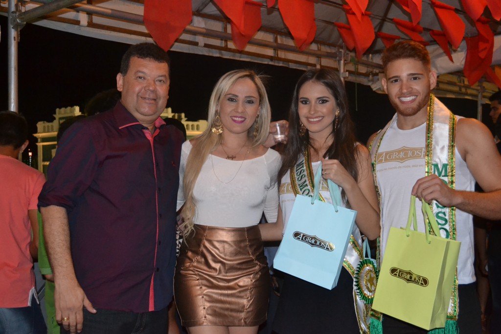 O presidente da Câmara Municipal Jório Nogueira e sua noiva Nadja Comaneci coma miss Mossoró e o mister Mossoró