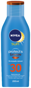 NIVEA SUN Protect & Bronze Com proteção UVB e extra proteção UVA, o produto conta com a eficácia do betacaroteno e fórmula enriquecida com extrato de licorice, substância que ativa ainda mais a *melanina própria da pele, contribuindo para o bronzeado duradouro, natural e saudável. Conta também com ação antioxidante, que combate os radicais livres e consequentemente o envelhecimento precoce da pele. Sua fórmula exclusiva proporciona hidratação prolongada e favorece a elasticidade natural da pele, mantendo a cor bonita e uniforme por muito mais tempo. *A melanina é reconhecida por conferir o tom “dourado” da pele e por protegê-la contra os efeitos nocivos dos raios UVA e UVB.
