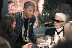 chanel-paris-cosmopolite-2016-17-metiers-d-art-casting-01-pharrell-williams-karl-lagerfeld