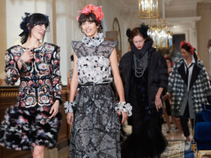 chanel-paris-cosmopolite-2016-17-metiers-d-art-show-finale-01