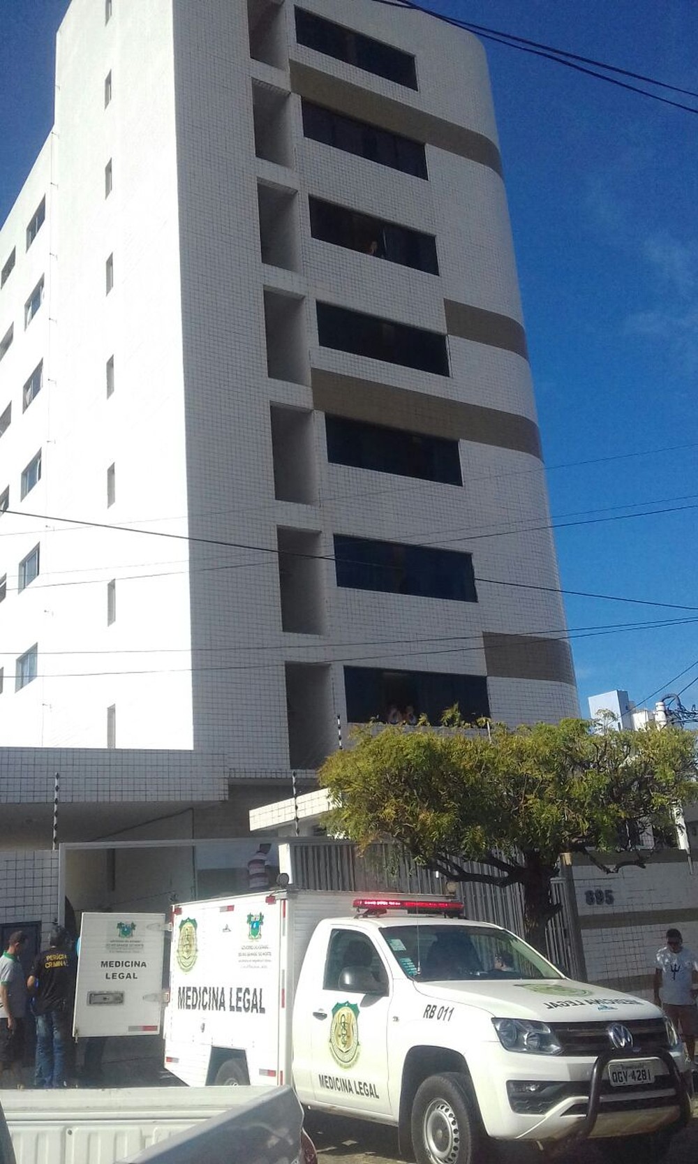 Depois de matar o neto, o avô se jogou do 7º e último andar do prédio (Foto: Julianne Barreto/Inter TV Cabugi)