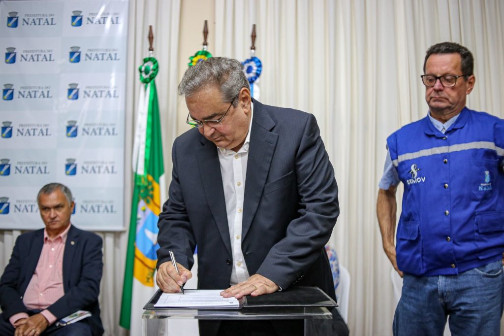 Prefeito Álvaro Dias dá ordem de serviço para Mercado da Redinha - foto Rennê Carvalho